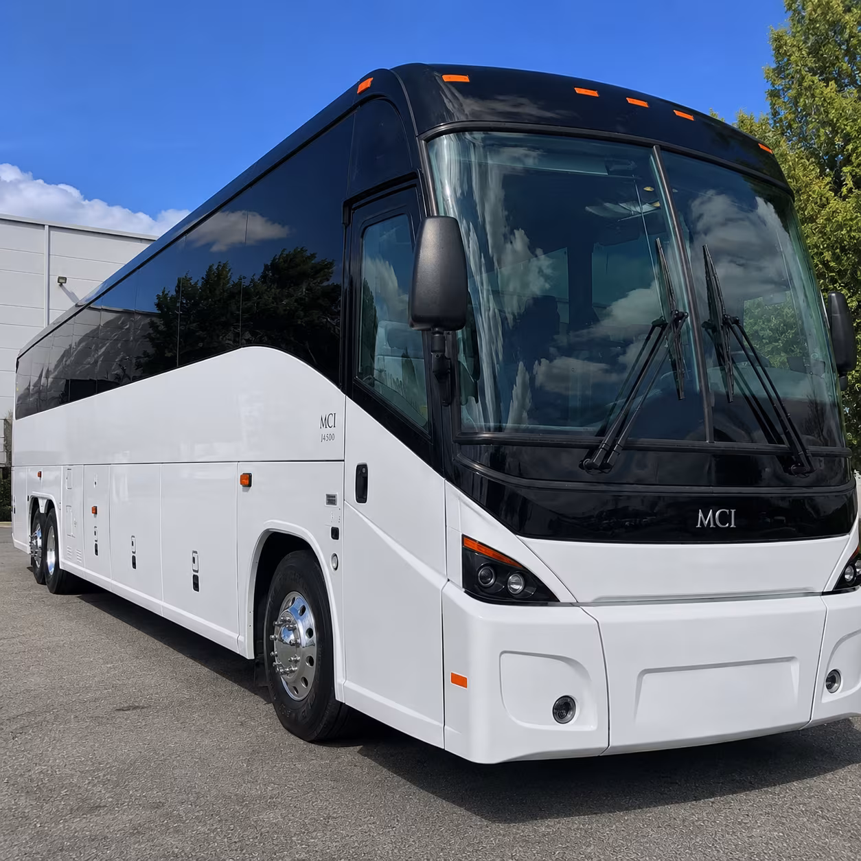 shuttle buses between mobile and pensacola international airport pns
